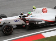 开云体育中国官网-包含哈斯车队完胜雷诺车队，佩雷兹高光表现的词条