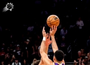 开云官方app入口-雄鹿绝杀独行侠，布克关键制胜