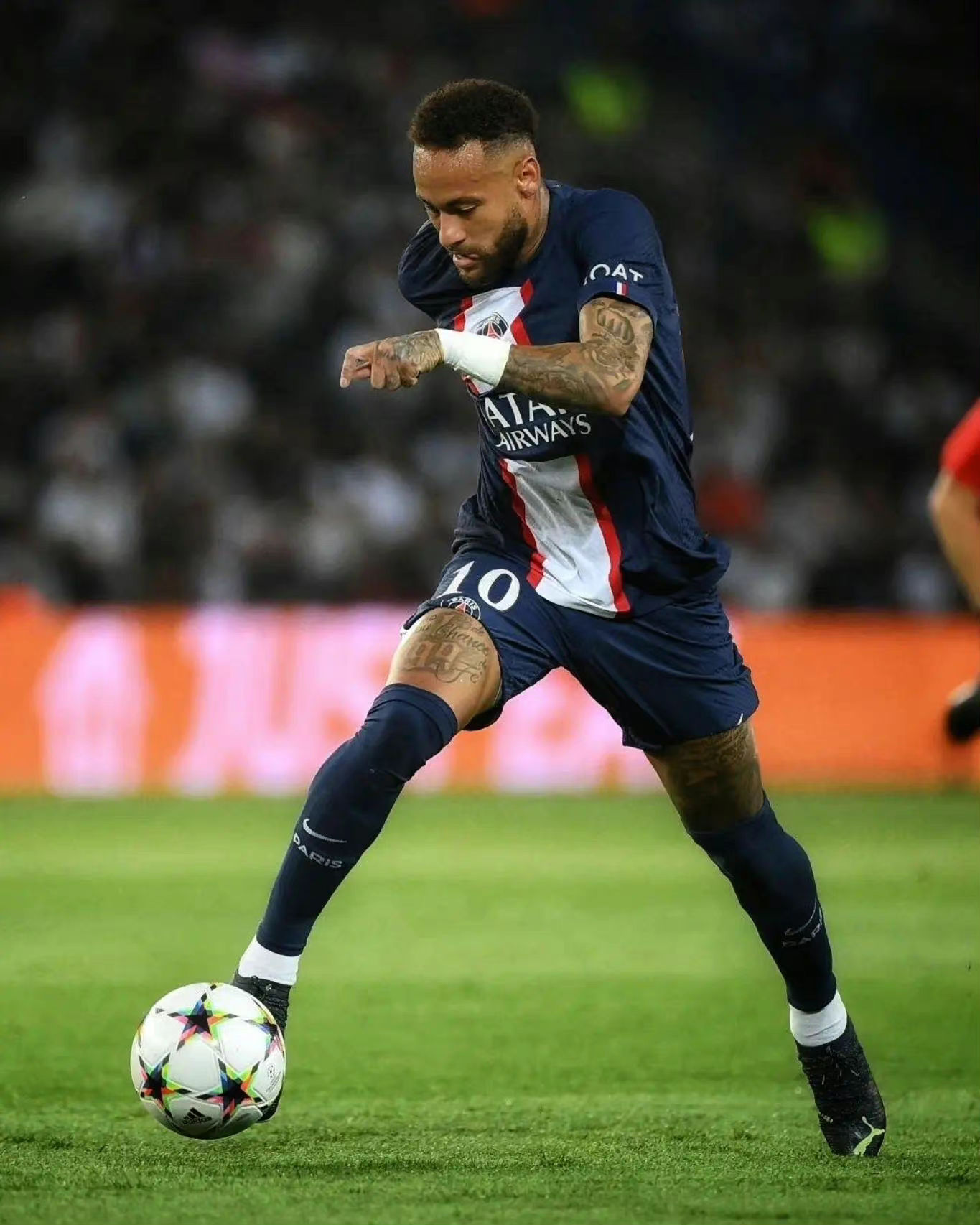 瓦伦西亚绝杀那不勒斯,内马尔惊艳世界 瓦伦西亚绝杀那不勒斯,内马尔惊艳世界