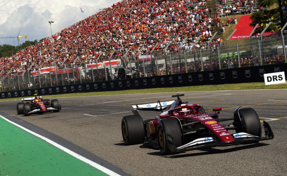 包含红牛二队轻取阿斯顿马丁,维斯塔潘关键制胜的词条 包含红牛二队轻取阿斯顿马丁,维斯塔潘关键制胜的词条