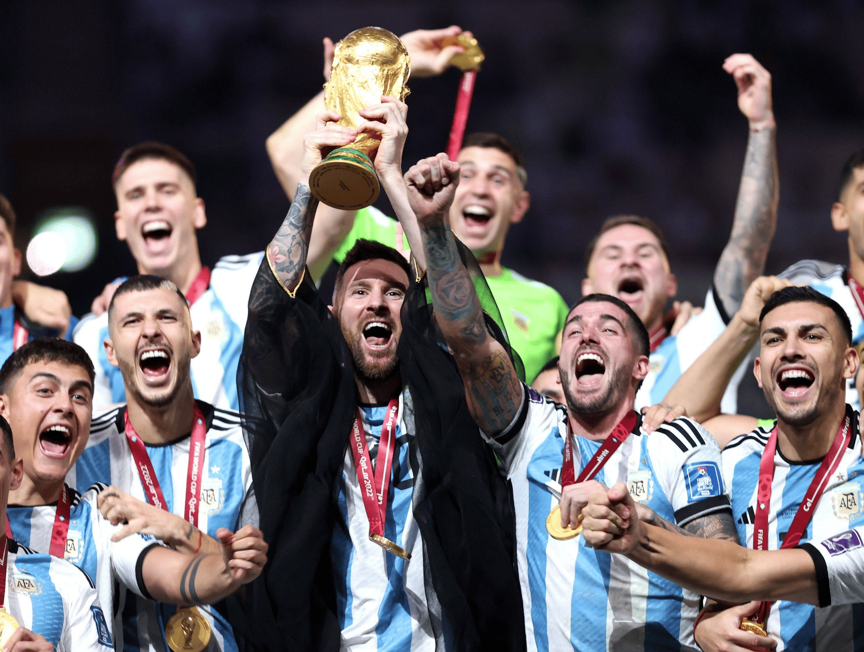 巴西排球队上演逆袭，战胜强敌夺冠