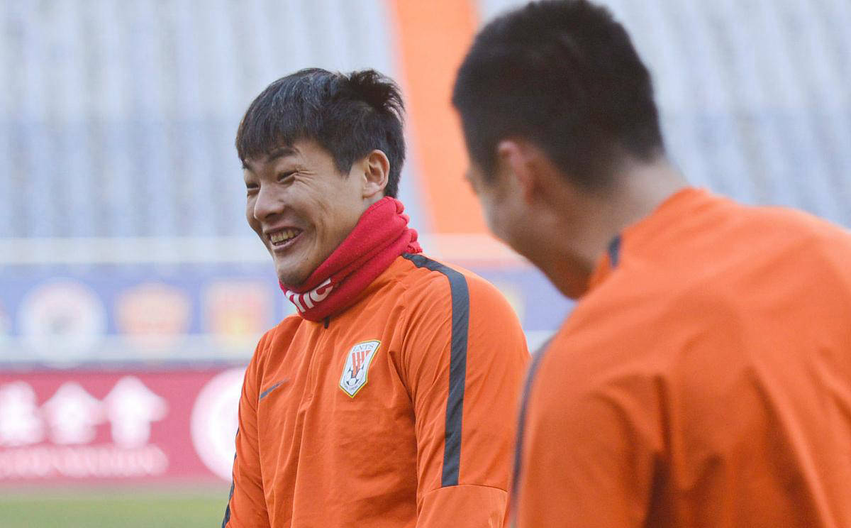 球队备战联赛，迎难而上稳拿胜利的简单介绍