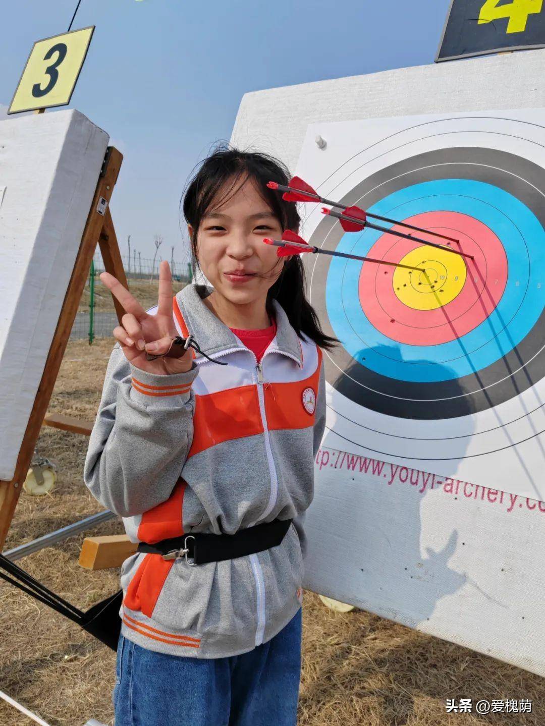 包含留尼汪岛选手玩转赛场斩获金牌的词条