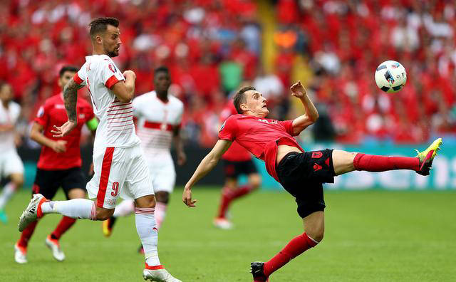 捷克队取得欧洲杯预选赛胜利，实现晋级目标