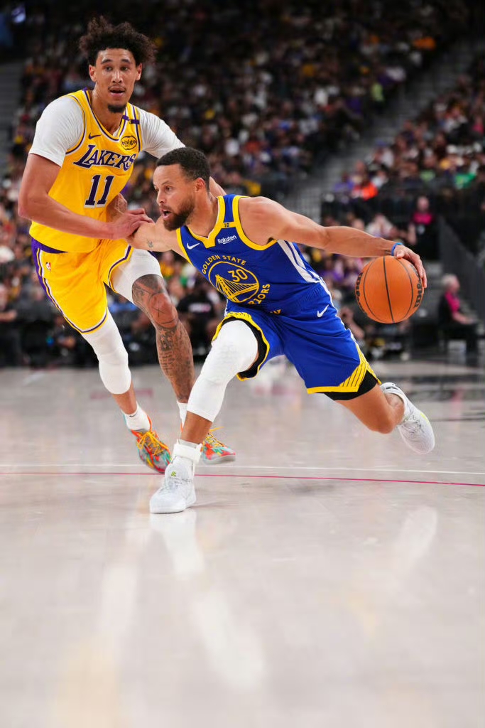 独行侠鏖战马刺，库里扛起全队的简单介绍