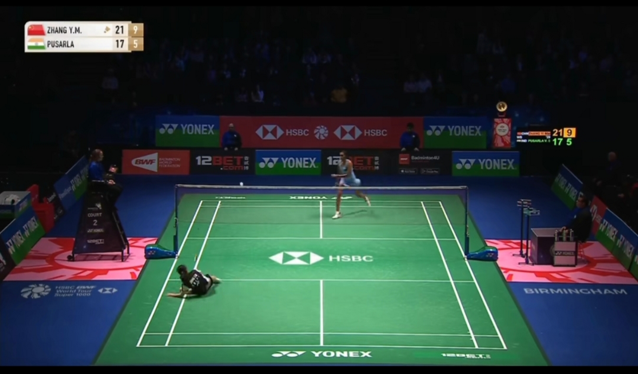 包含法国羽毛球队险胜丹麦羽毛球队，辛杜关键制胜的词条