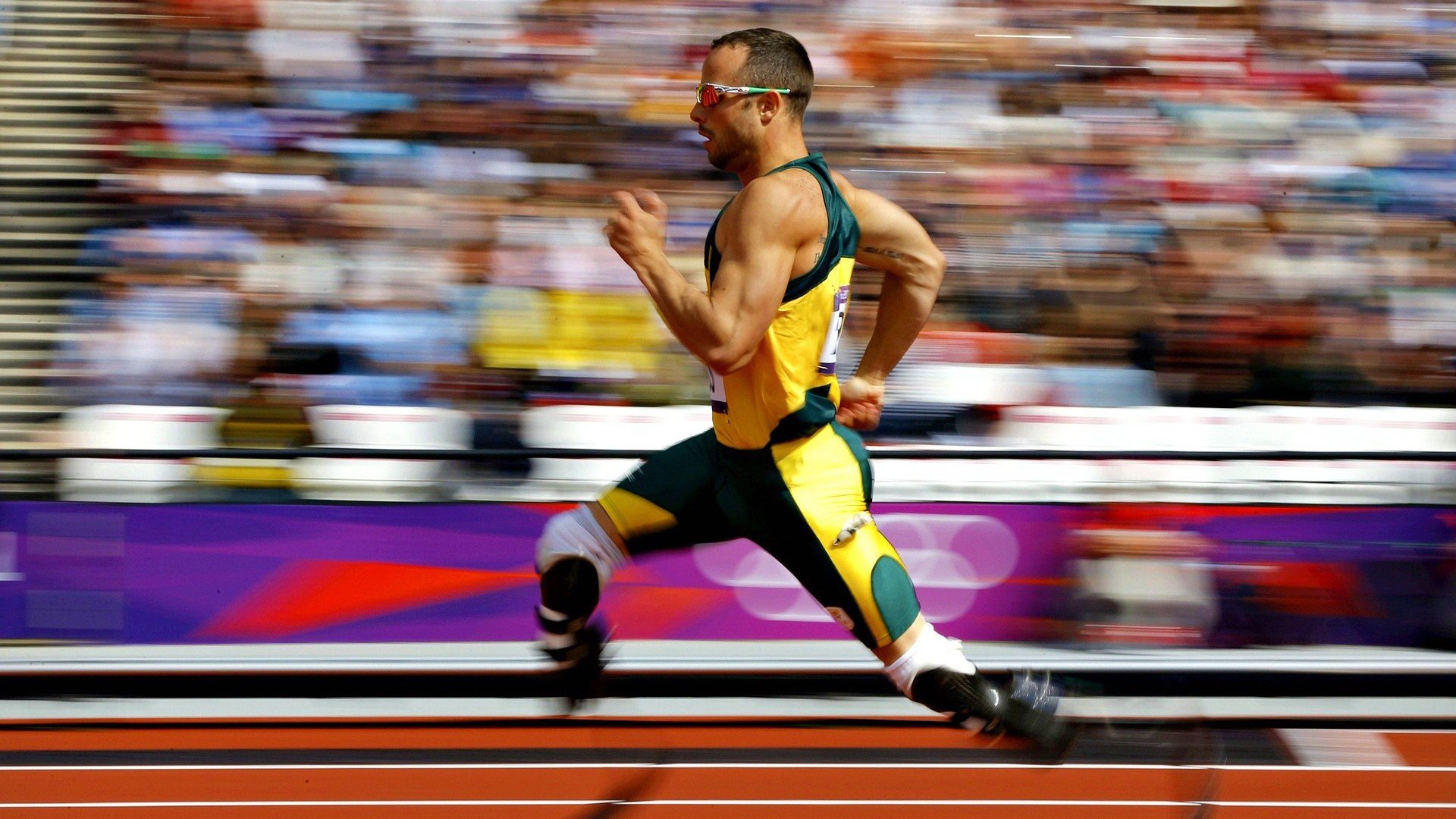 当苏格兰绿茵悬念提前终结，基耶萨在F1赛道接管争冠之战—体育世界的平行交响